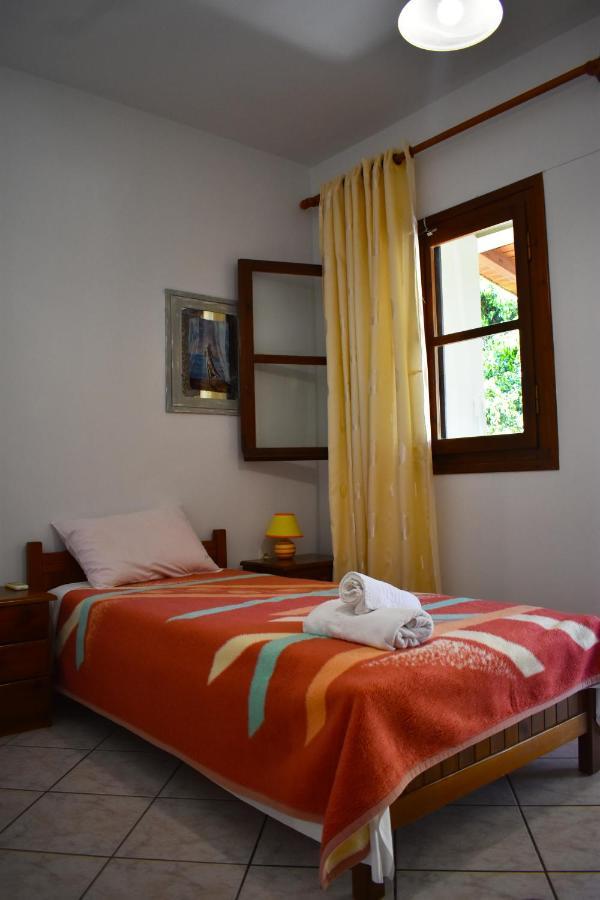 Theano Apartments Stoúpa Esterno foto